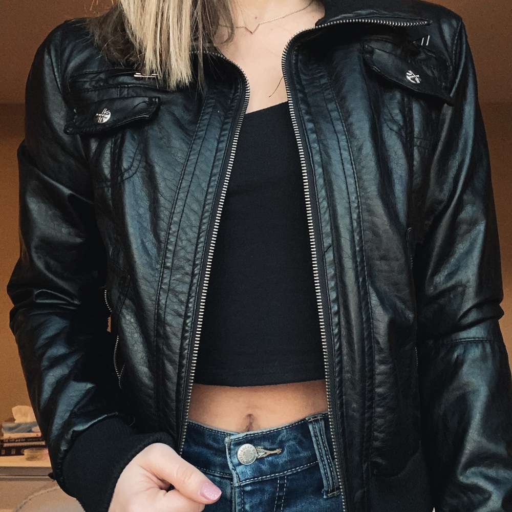 BLACK LEATHER JACKET